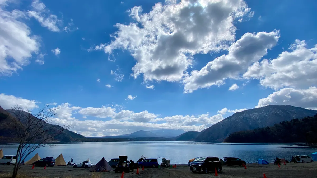 ทะเลสาบโมโตสึและภูเขาไฟฟูจิ