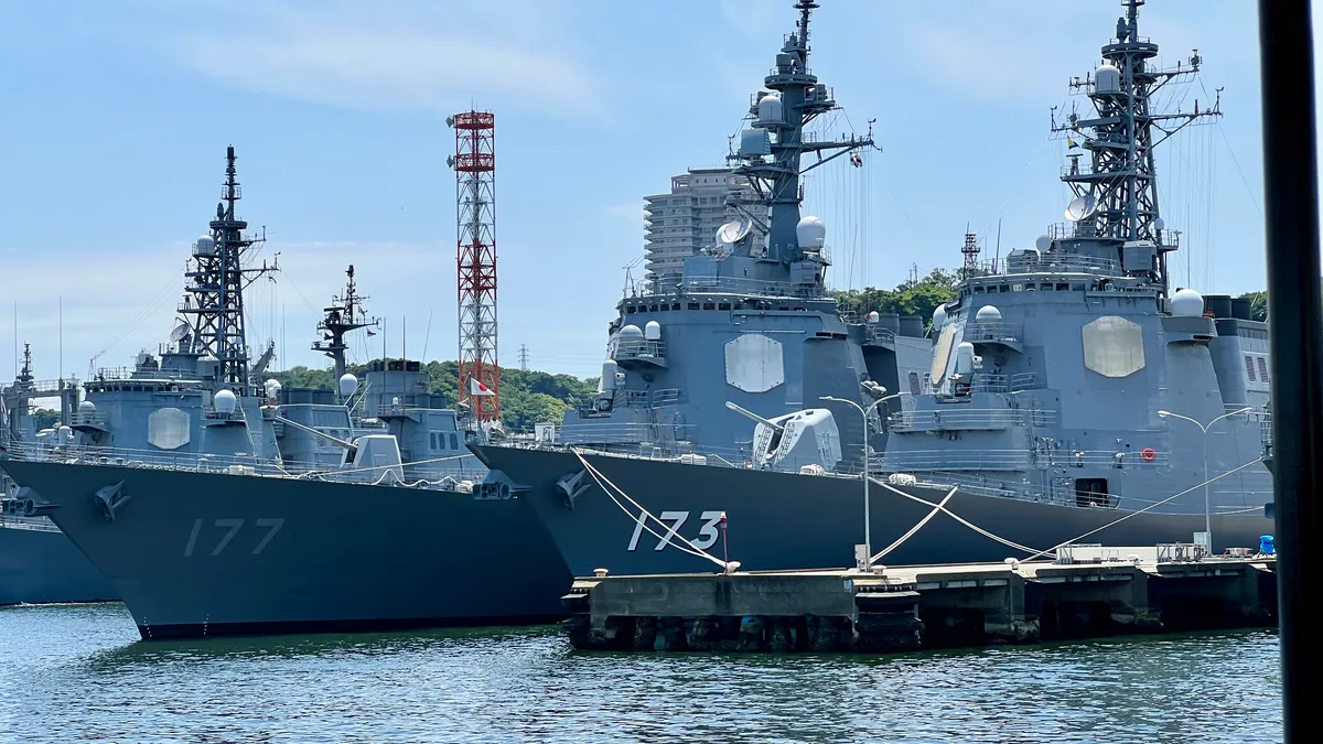 เรือลาดตระเวนอีจิส "Kongo" และ "Atago"