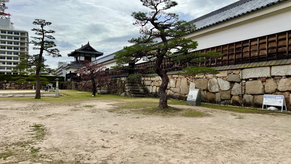 Tamon-yagura และ Taiko-yagura