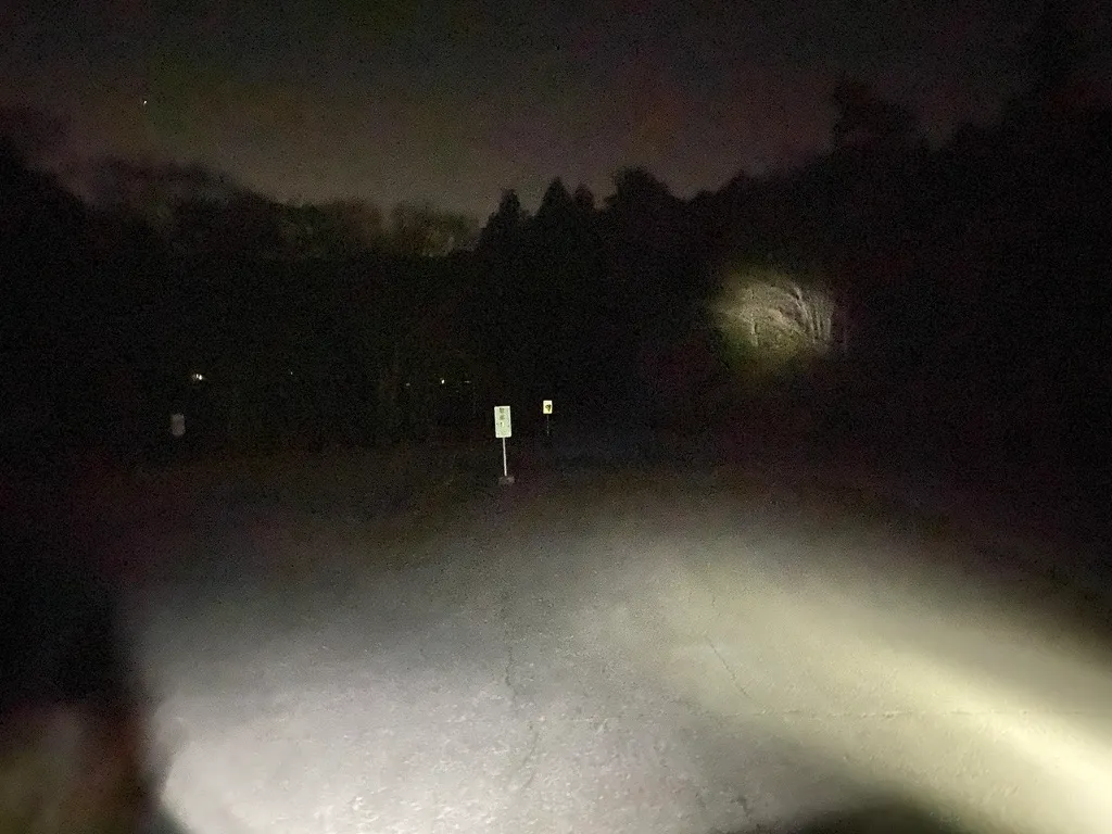 ระหว่างทางไม่มีไฟถนนเลยมืดสนิท
